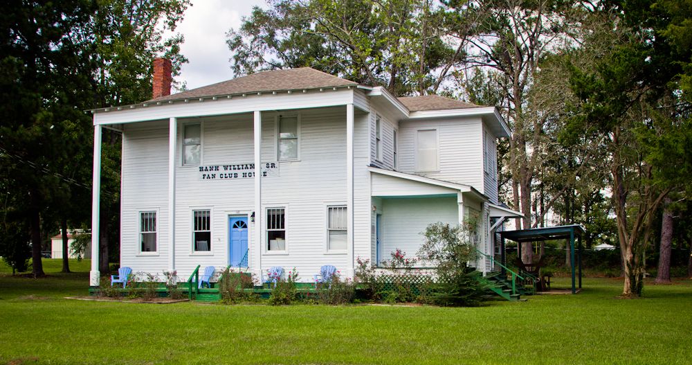 IMAGE: http://i1247.photobucket.com/albums/gg625/LiquidDarkPhoto/HankSrFanClub-2-6_zpsc2727285.jpg