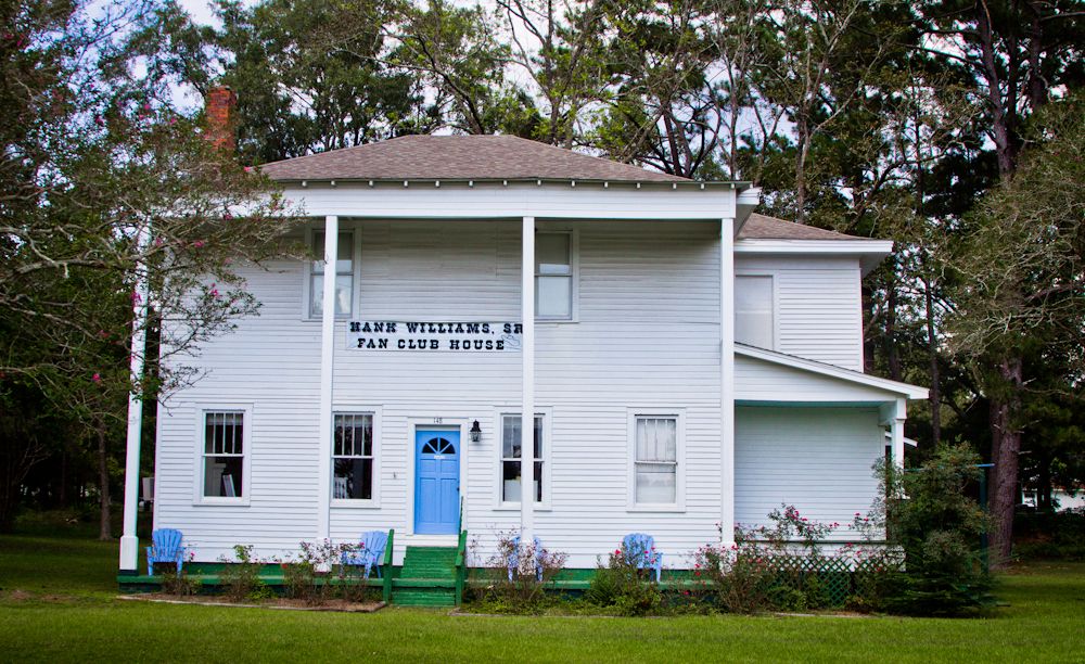 IMAGE: http://i1247.photobucket.com/albums/gg625/LiquidDarkPhoto/HankSrFanClub-4-5_zps760bec18.jpg